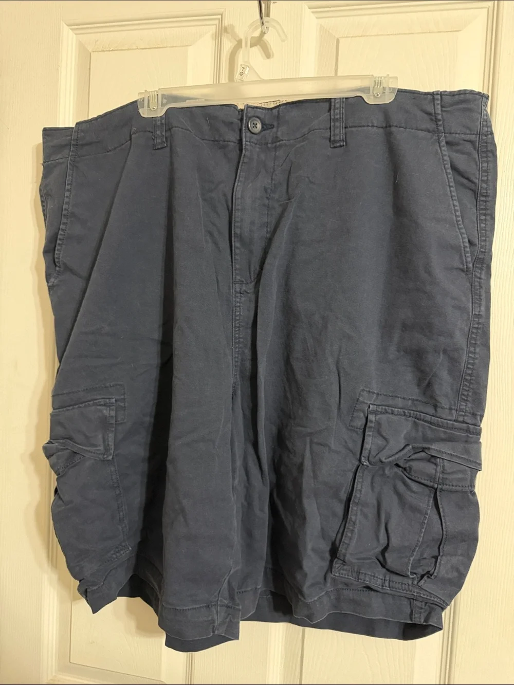 Old Navy Lived-In Straight Cargo Shorts in Navy